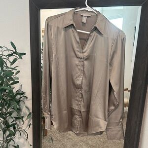 Women’s Taupe Shirt